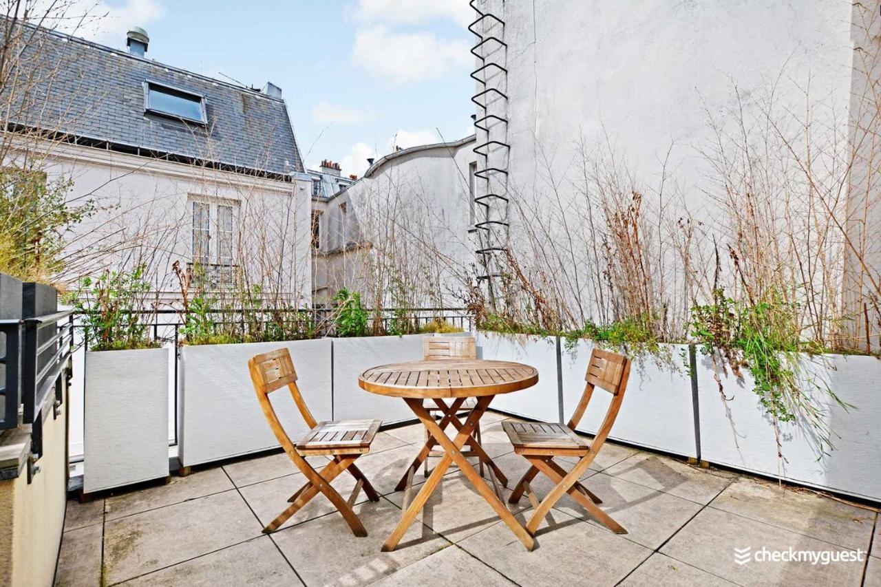 Rochechouart Apartment *