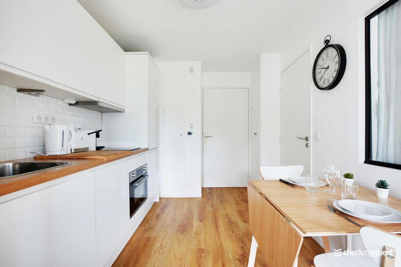 Apartment Rochechouart Paris
